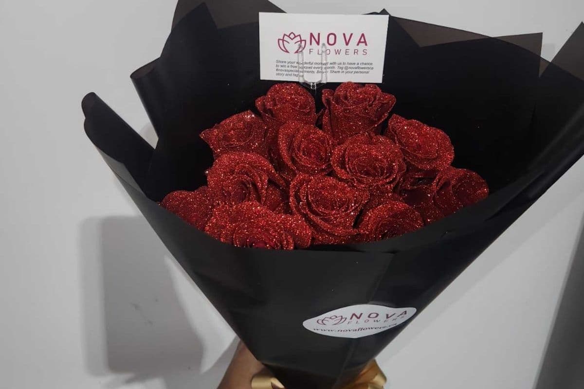 12 GLITTER Red Roses Bouquet