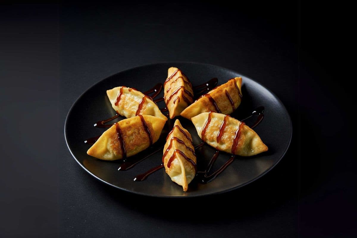 FRIED BEEF GYOZA DUMPLING (6PCS)