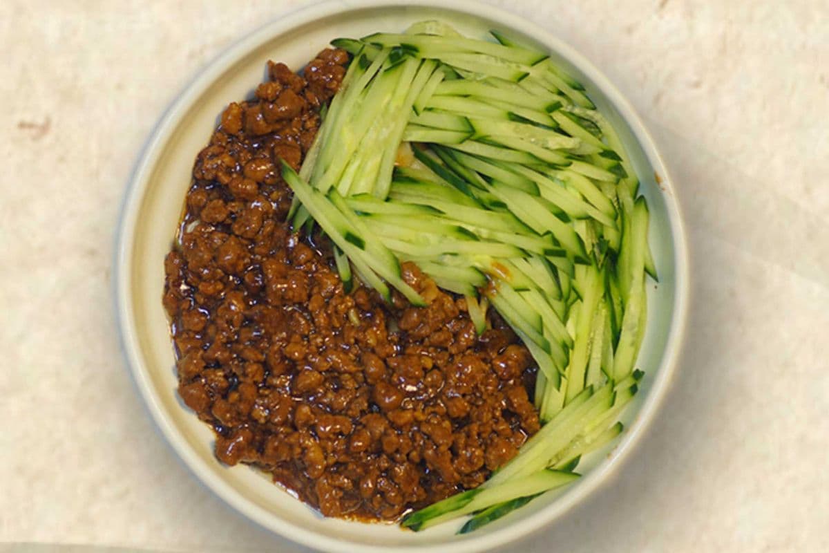 Noodles with Meat Sauce 炸酱面