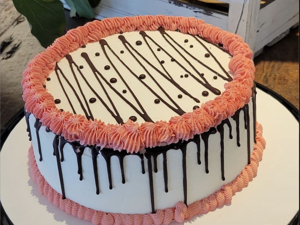 16 cm Round Gelato Cake - Cherry, Chocolate, Oreo Fudge Crunch