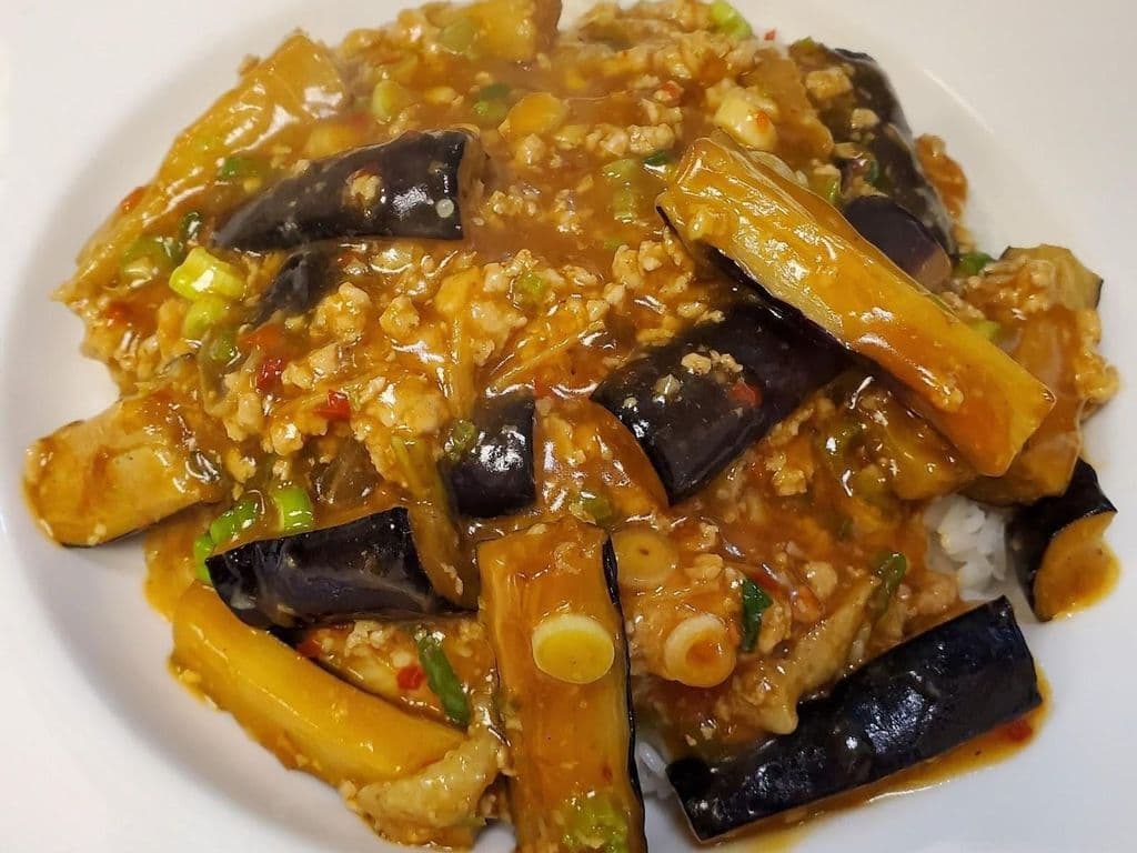 R6. 魚香茄子飯 Eggplant with Minced Pork