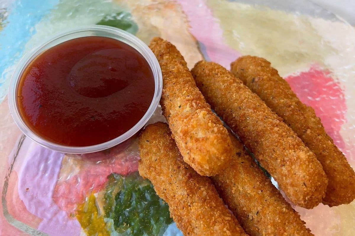 Mozzarella Sticks (6 pcs)