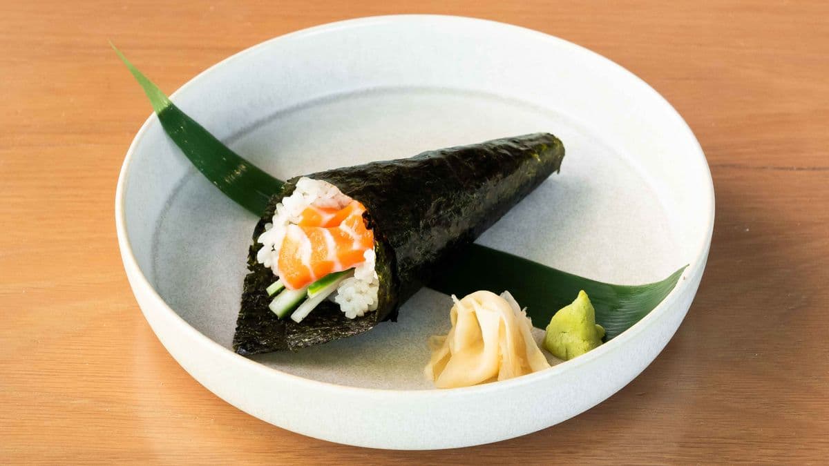 Salmon Hand Roll