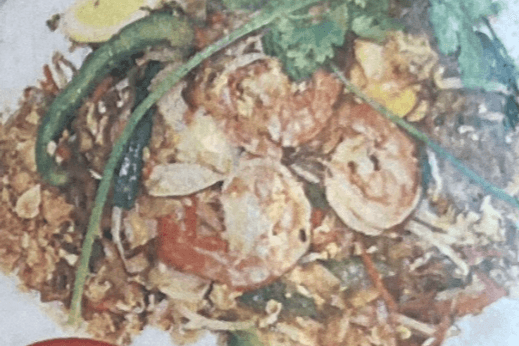 TS9. Stir Fried Rice Noodles with Shrimp, Chicken, Egg, Bean Sprout, Onion, and Peanut (Hu Tieu Xao Thai Lan - Pad Thai)