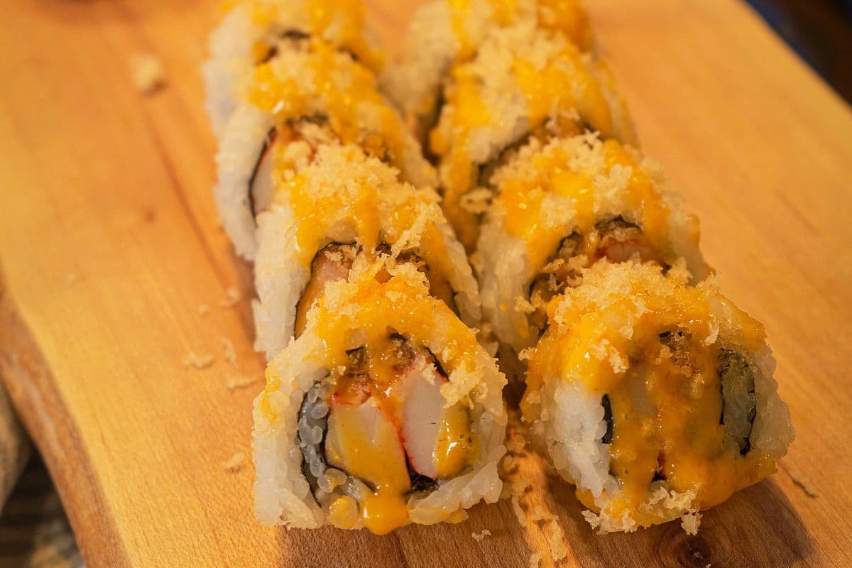 Salmon Sashimi & Spicy Crab Roll