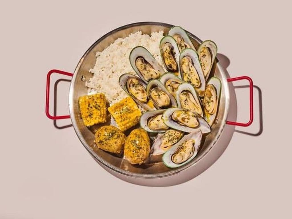 Seau de moules /new zealand mussles
