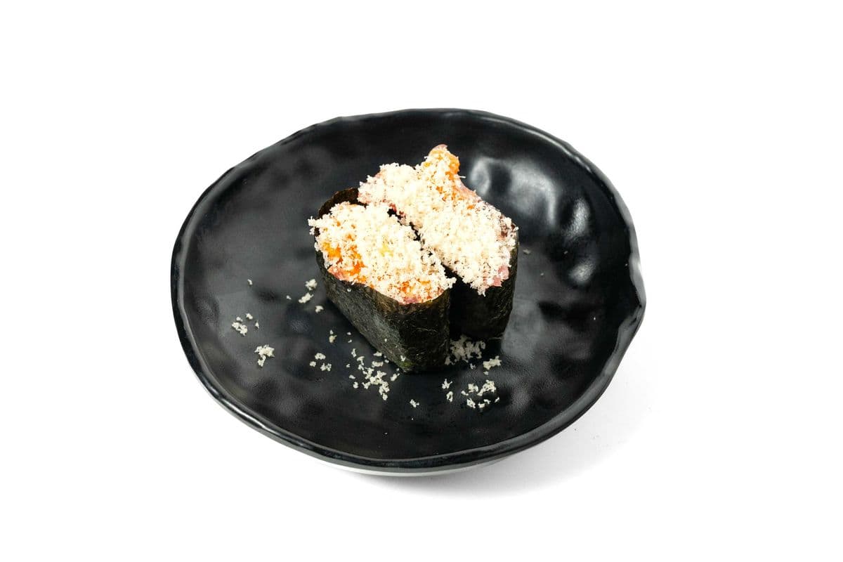 Spicy Salmon Sushi (2 pcs)