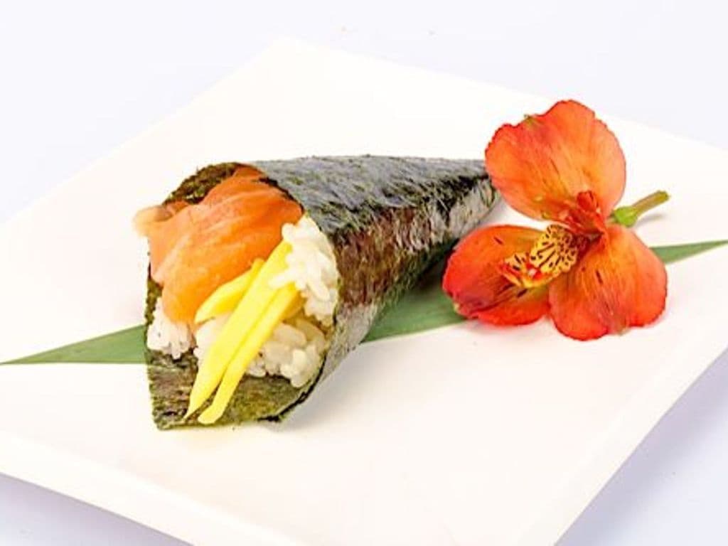 Mango & Salmon Handroll(1pc)