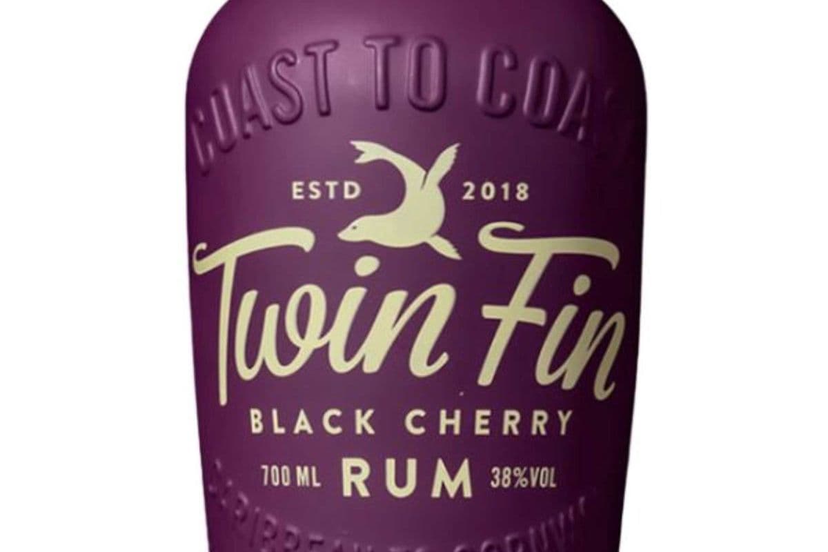 TWIN FIN BLACK CHERRY RUM 700 ML (1 x 700 ML)