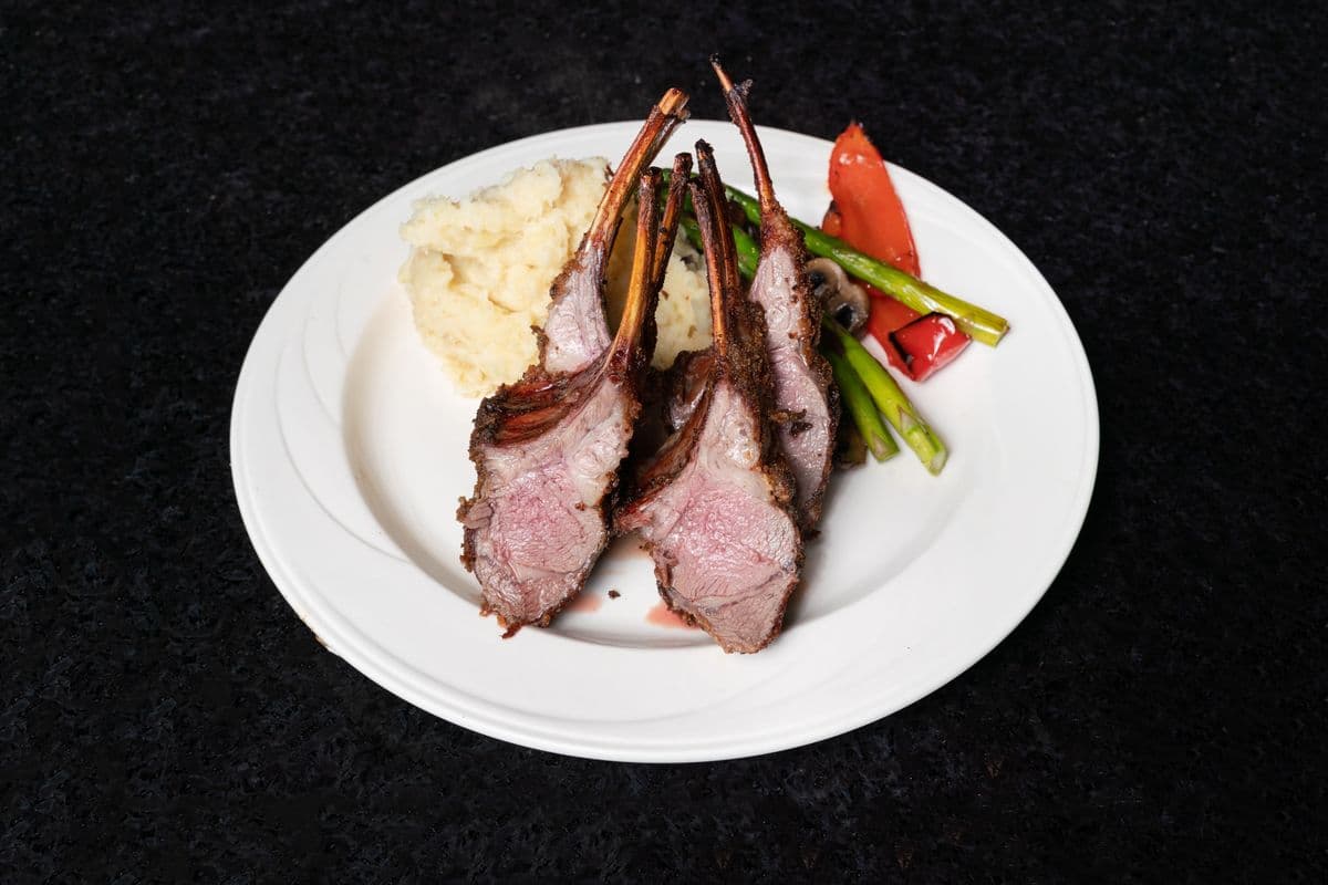 Carré d'agneau (agneau du printemps) / Rack of Lamb (Spring Lamb)