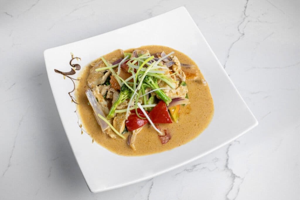 C47. Poulet et crevettes au cari panang / Chicken and shrimps panang curry