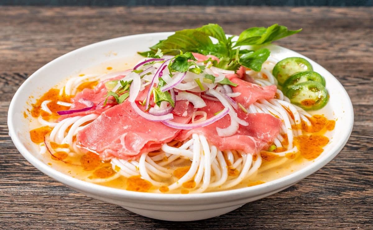 T2. Thick Spicy Noodle Steak Soup - OO