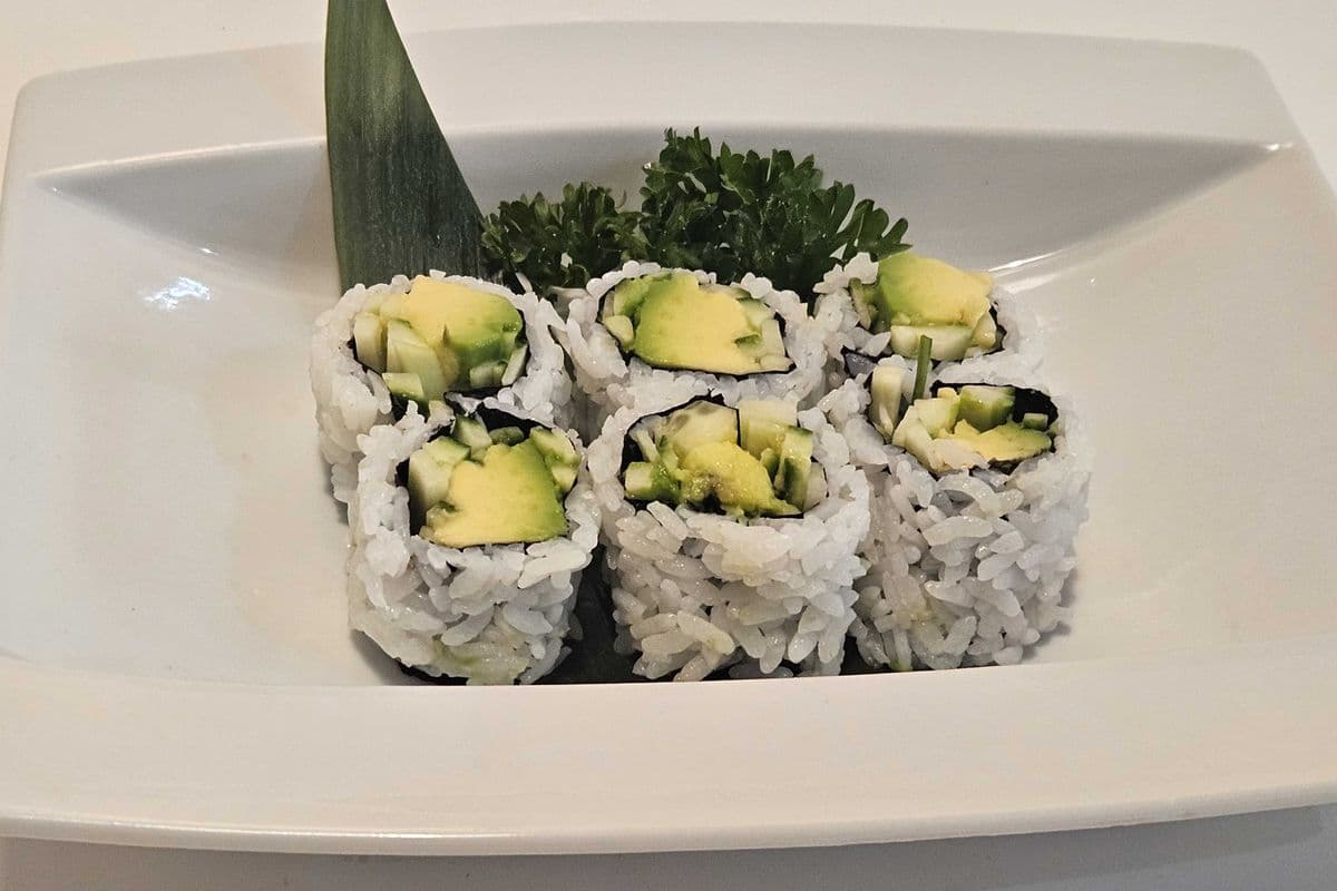 Avocado & Cucumber Roll (6pcs)