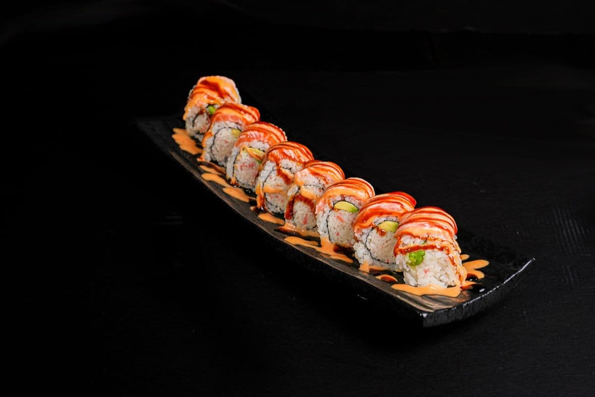 Fire Salmon Roll (8pcs)