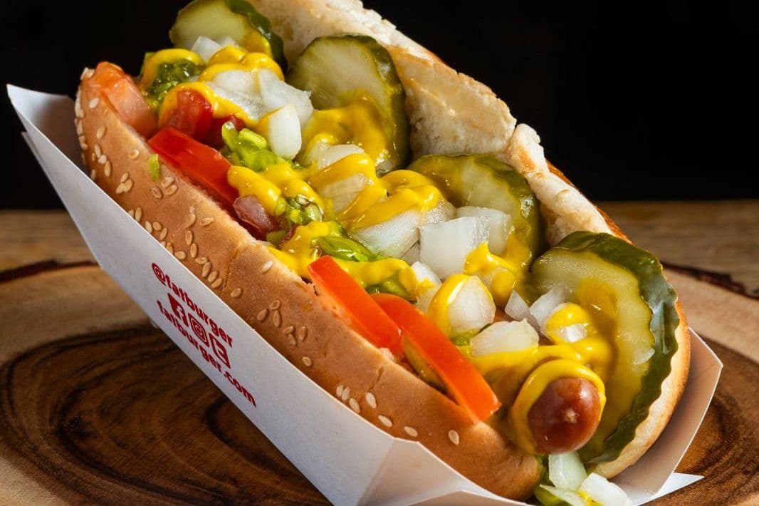 CHICAGO STYLE HOTDOG