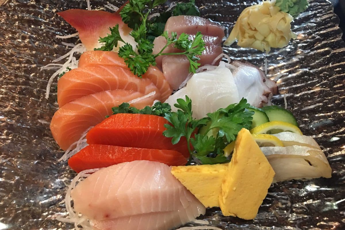 Assorted Sashimi (18 pcs)