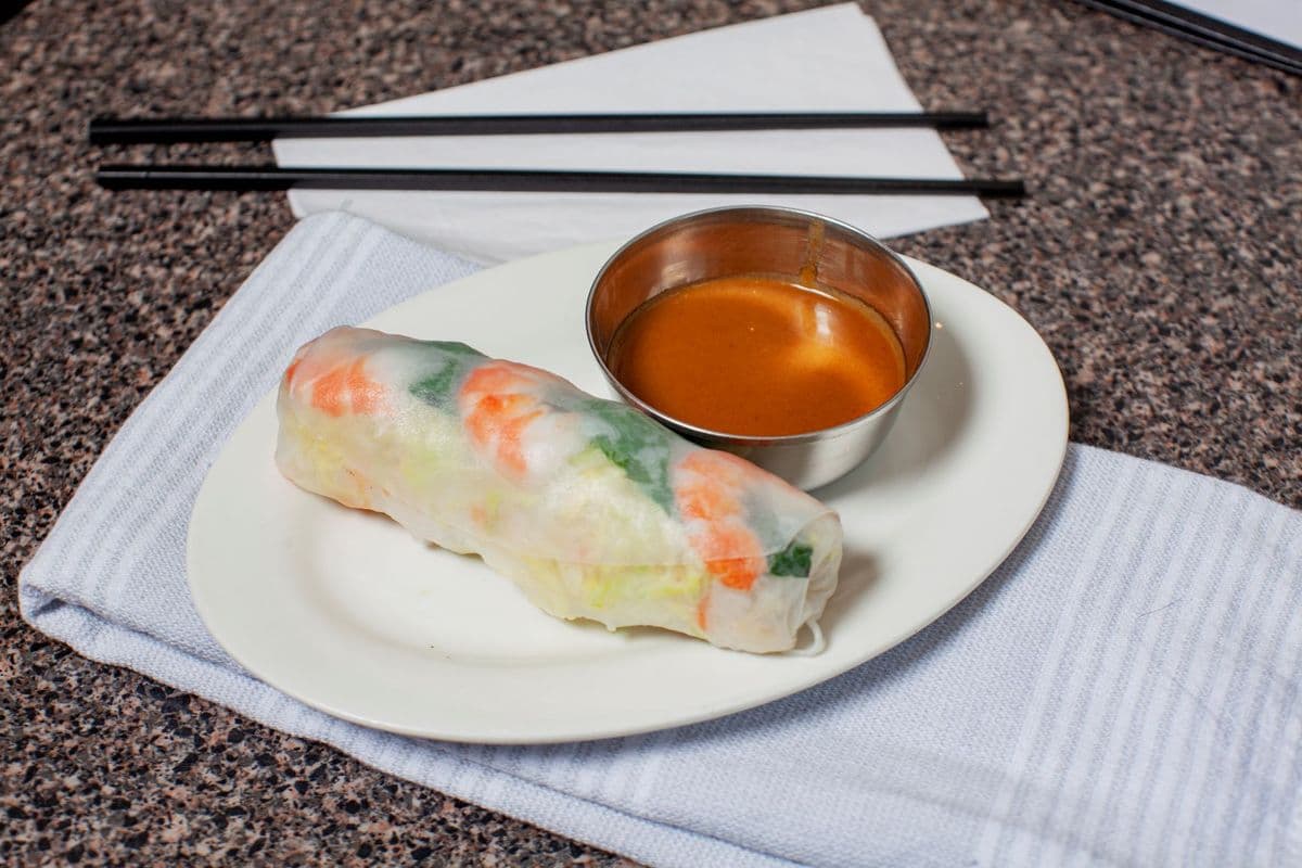 4. Rouleau printanier (1 mcx) / Spring Roll (1 pc)