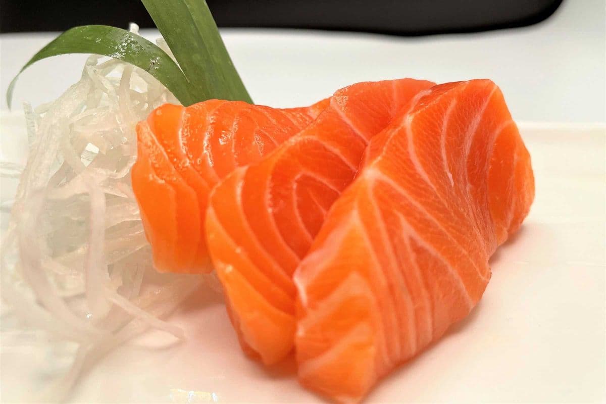 Salmon Sashimi (3 pcs)