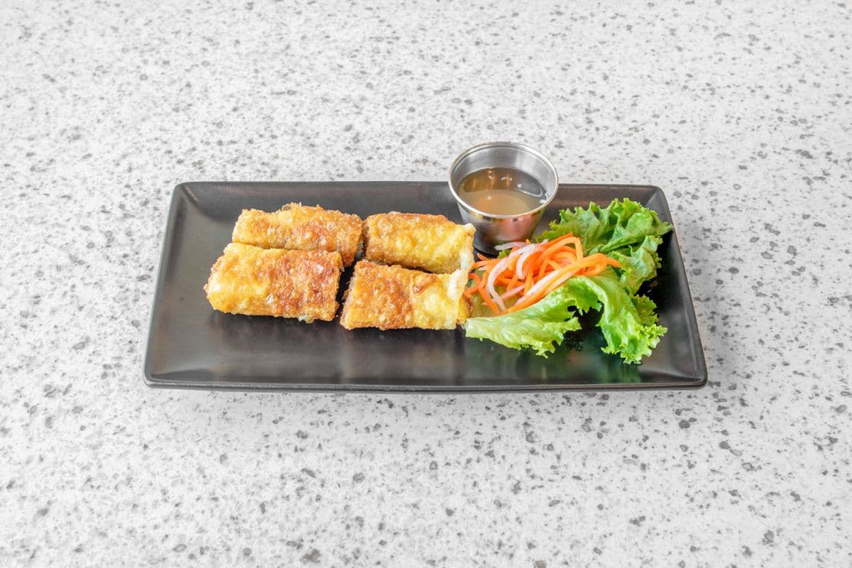 A1. Crispy Spring Rolls (2 pcs)