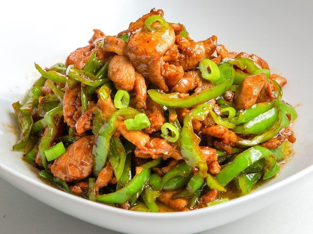 Chicken Slices fried with Green Pepper 尖椒肉丝