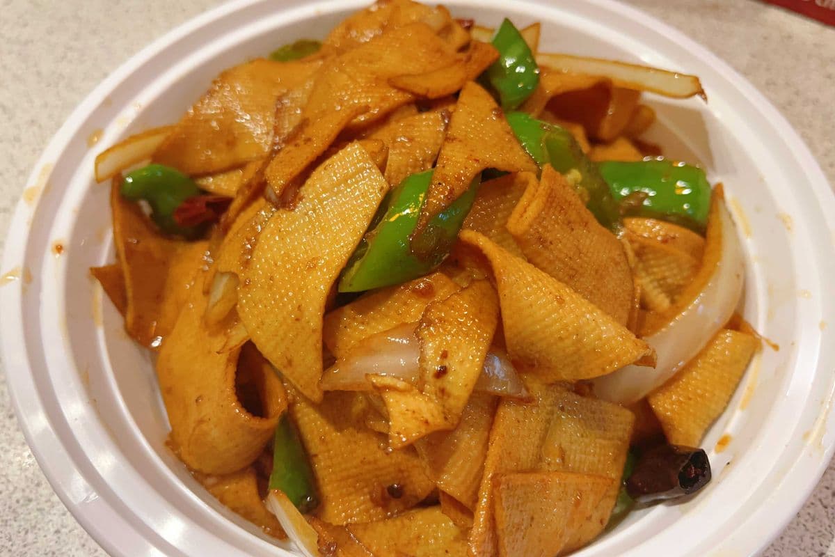 9. Sauted Fresh Pepper with Dry Tofu Sheets. 尖椒豆皮