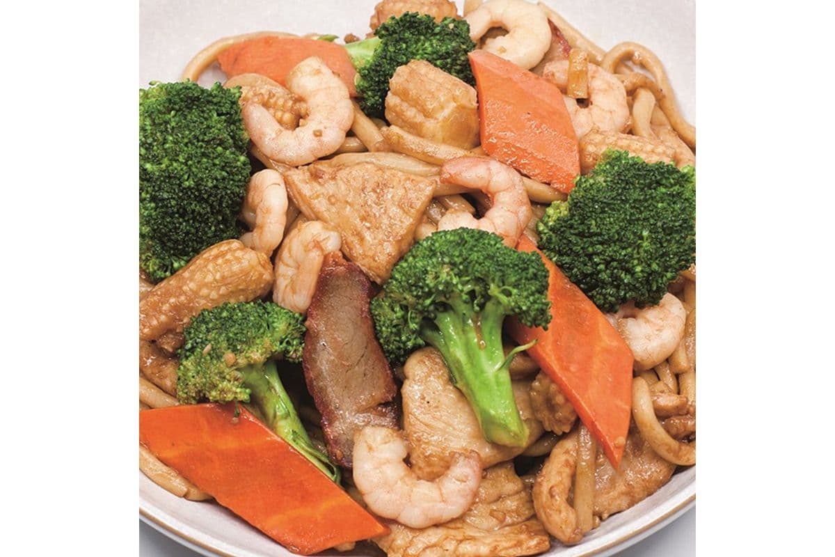 76. Shrimp and Meat Fried Noodles 三鮮炒粗面