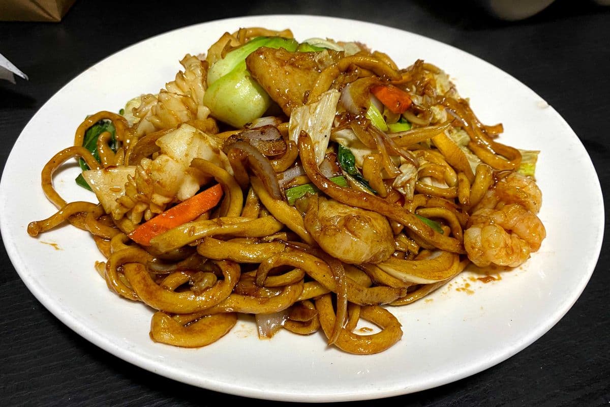 F5. Seafood Chow Mein