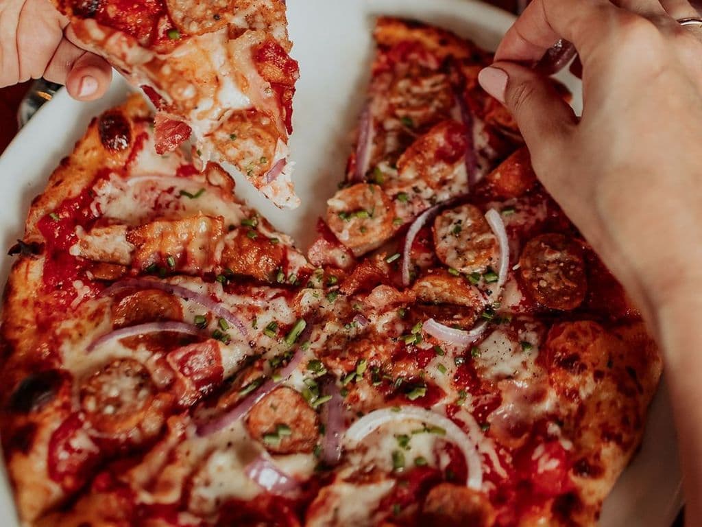 Pidzz bacon, saucisses & oignons / Bacon, Sausage & Onion Pidzz