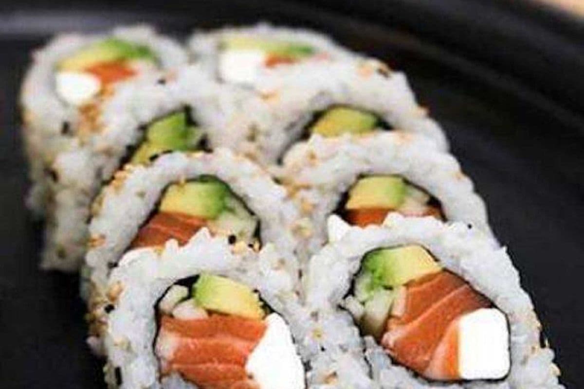 Salmon Cheese Roll (8 pcs)