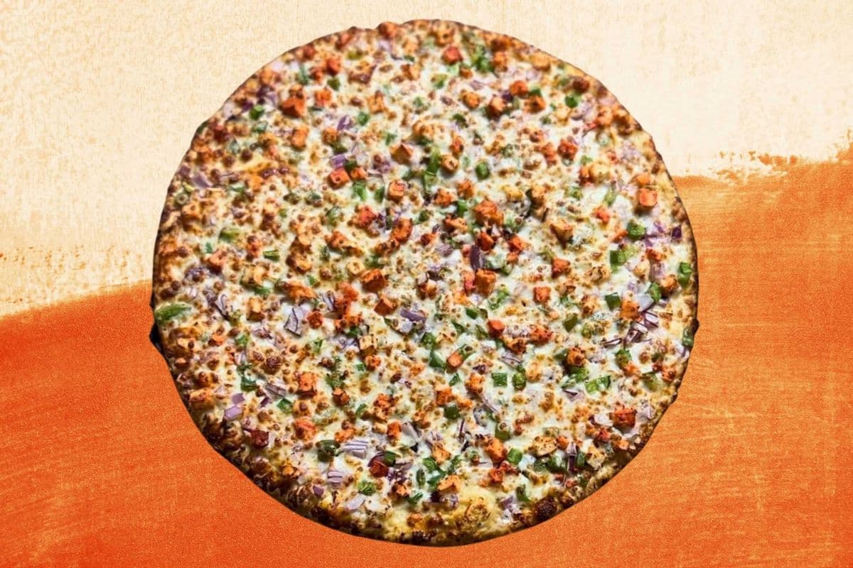 Achaari Paneer Pizza (5 Toppings and 1 Free Dip)