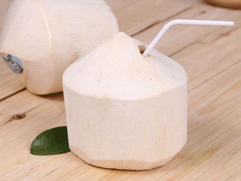 Fresh Coconut Juice 椰青