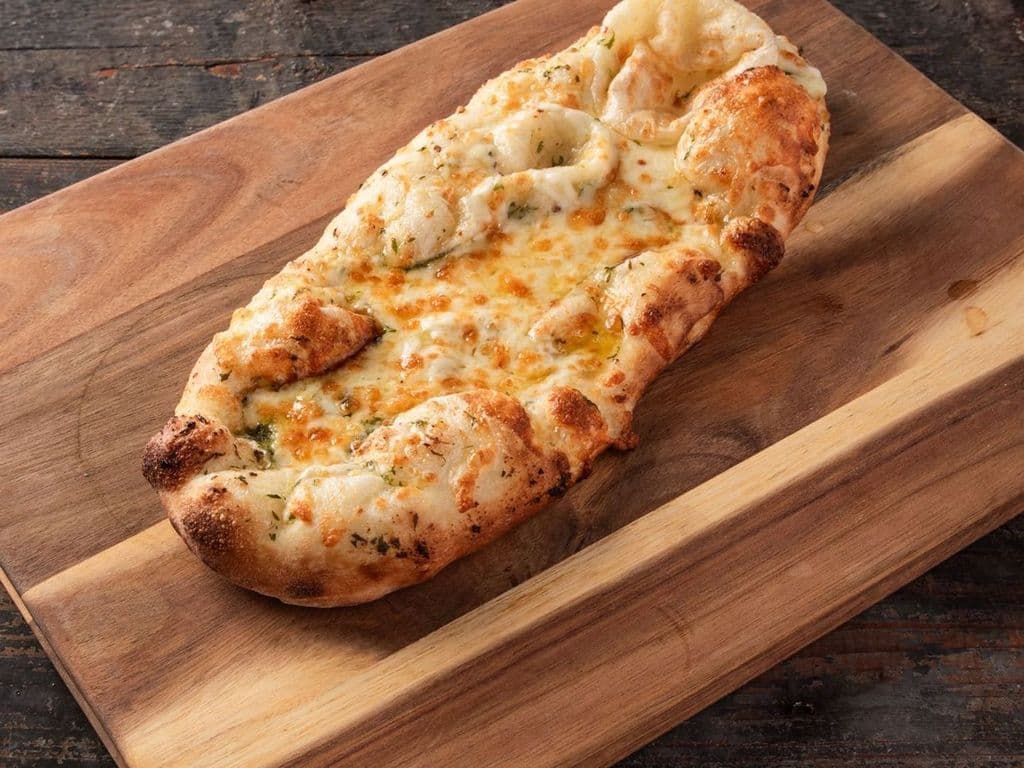 FOCACCIA À L'AIL GRATINÉ