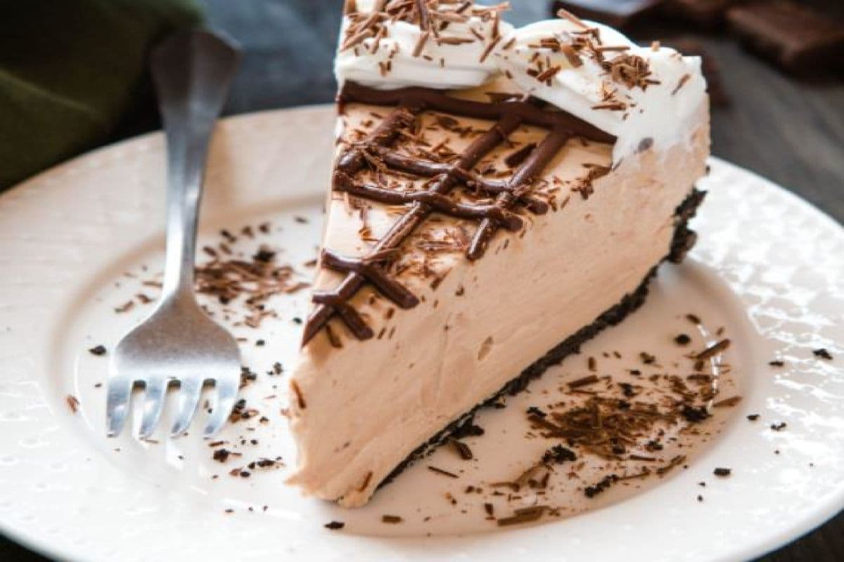 Day & Night Irish Cream Cheesecake (Bailey) (1 slice)