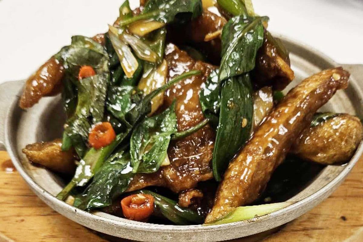 Simmer Snapper Chin with Basil in Triple Sauce (Spicy) 三杯鯛魚下巴(辣)