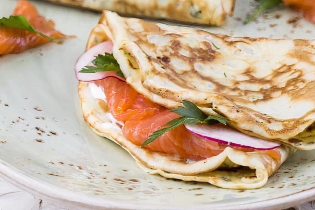Crêpe Salées Saumon Fumé, Fromage à la Crème et Oignons / Smoked Salmon, Onions and Cream Cheese Savory Crepe