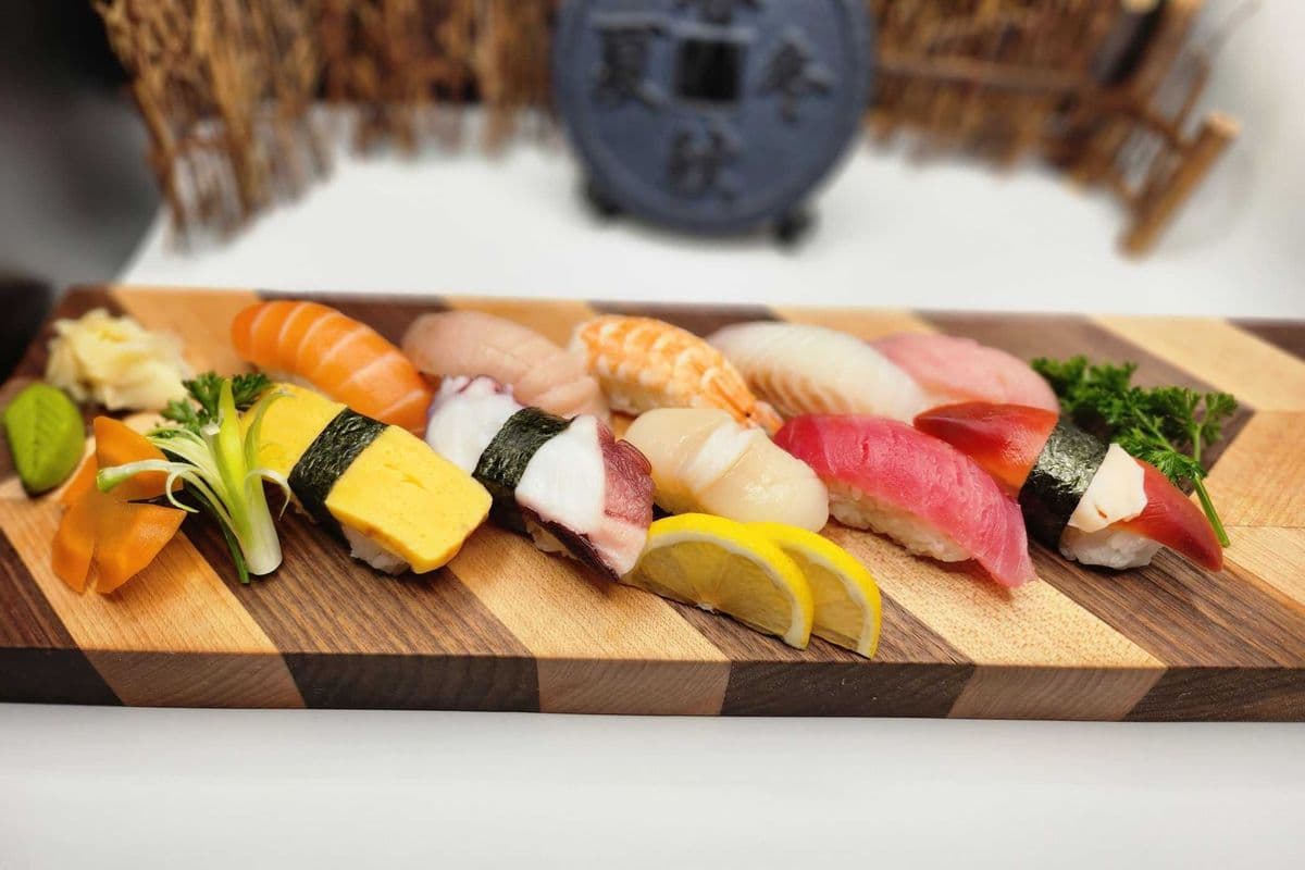 Deluxe Sushi (10 pcs)
