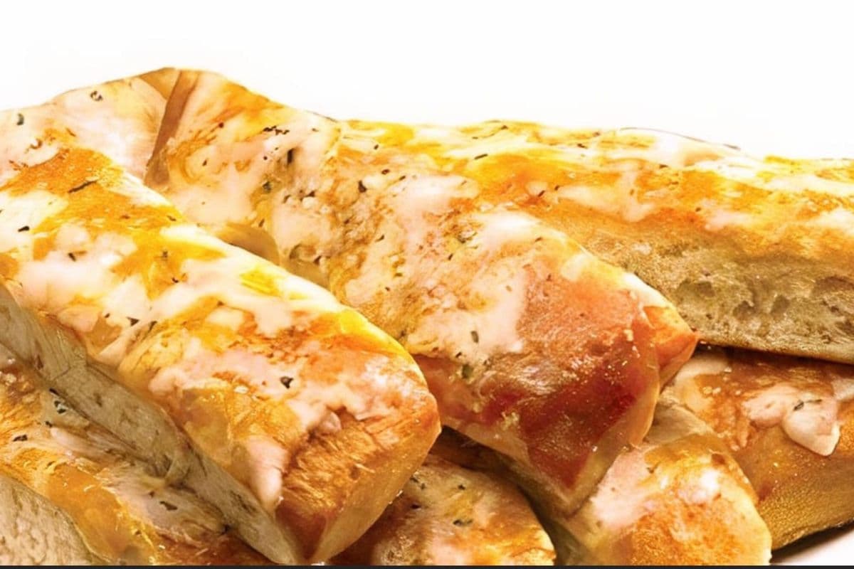 Cheesy Bread (765 Cal)