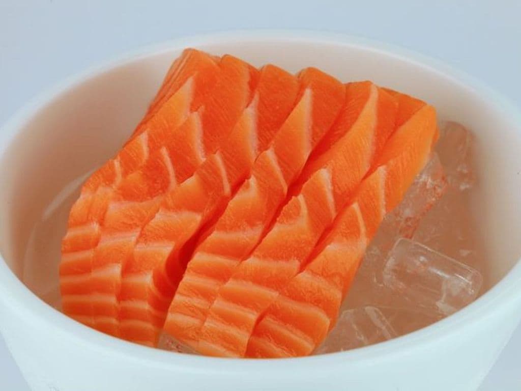 B01.Salmon Sashimi (1 pc)