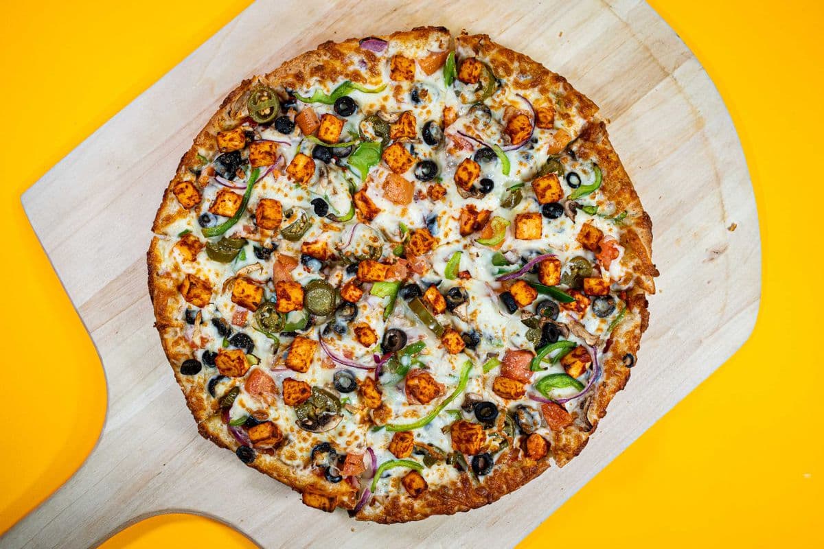14'' Large Hometown Tandoori Paneer Veggie Pizza