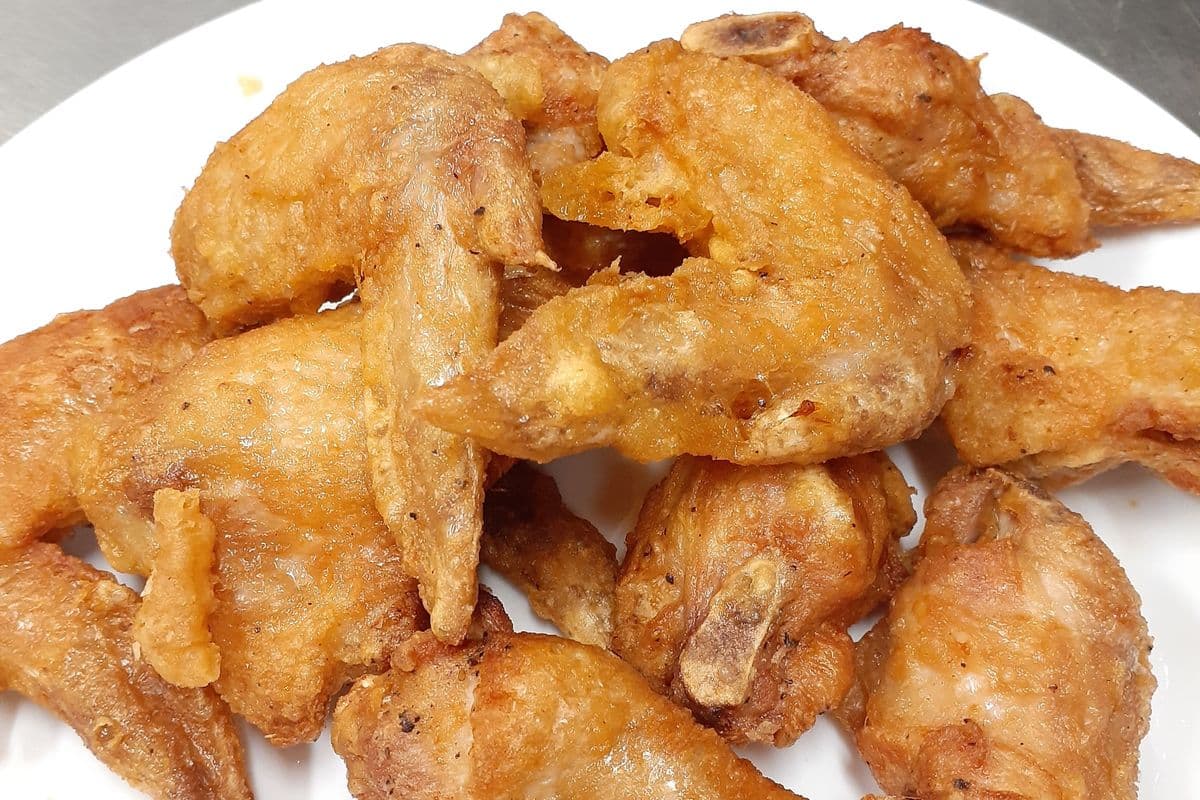 7. Deep Fried chicken Wings (12 pcs) 脆炸鸡翼