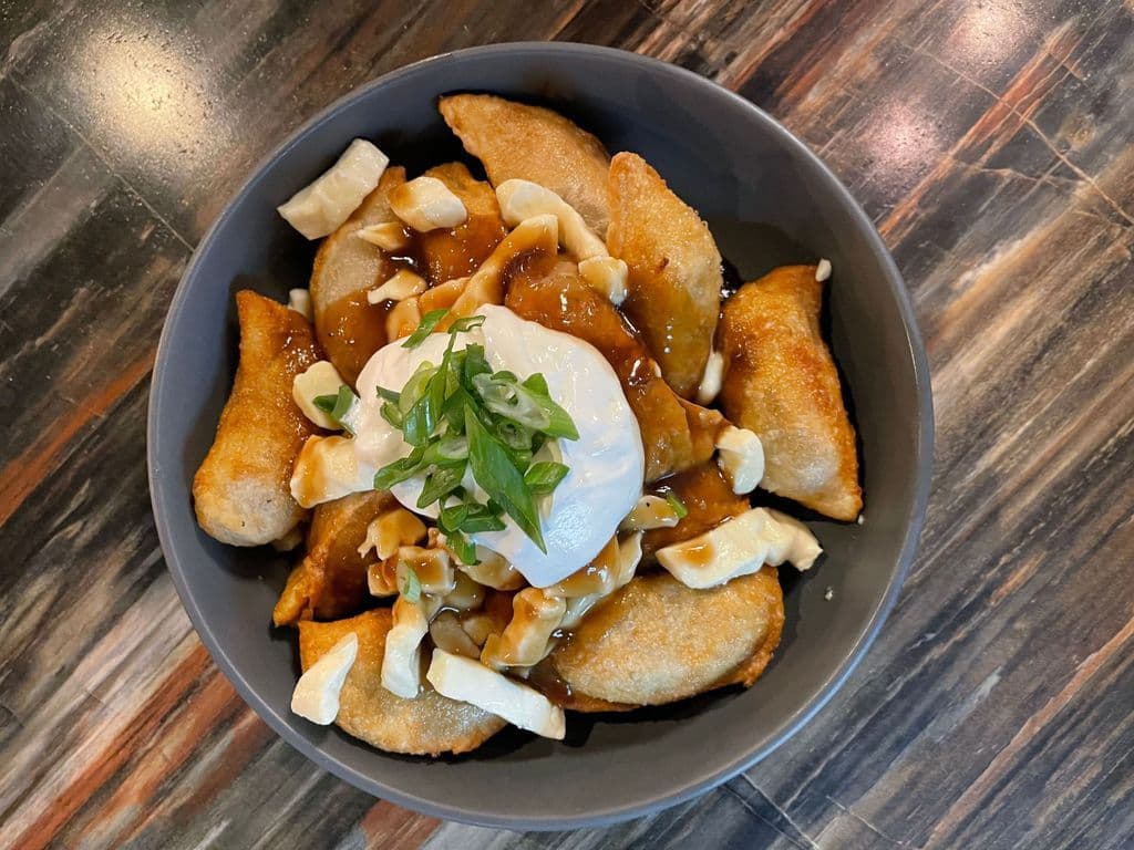 MEDIUM PIEROGI POUTINE / 9 PIEROGIES