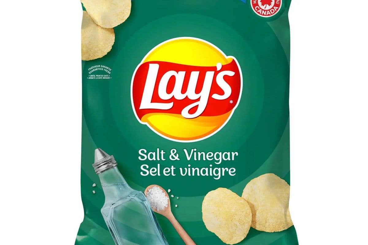 Lays Salt and Vinegar Chips (235 g)