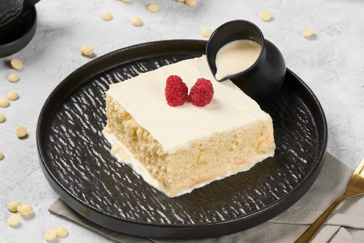 CLASSIC TRES LECHES MILK CAKE