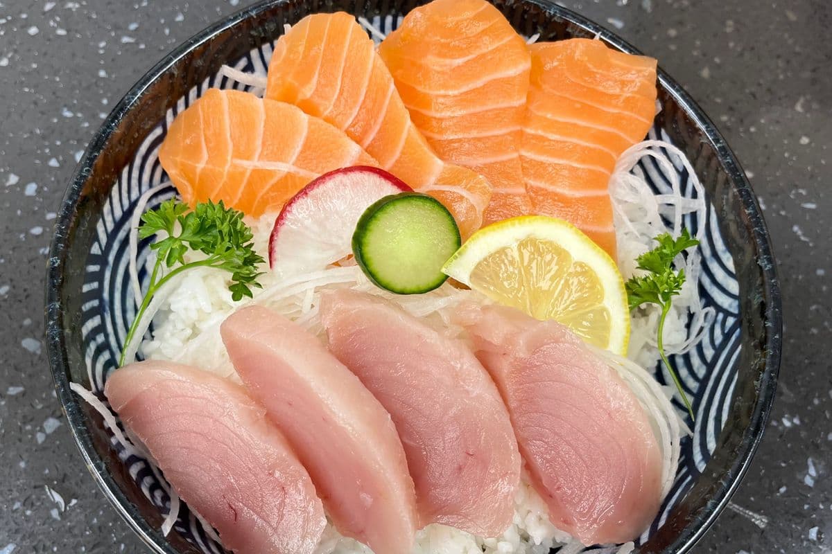 Tuna and Salmon Don (8 pcs)