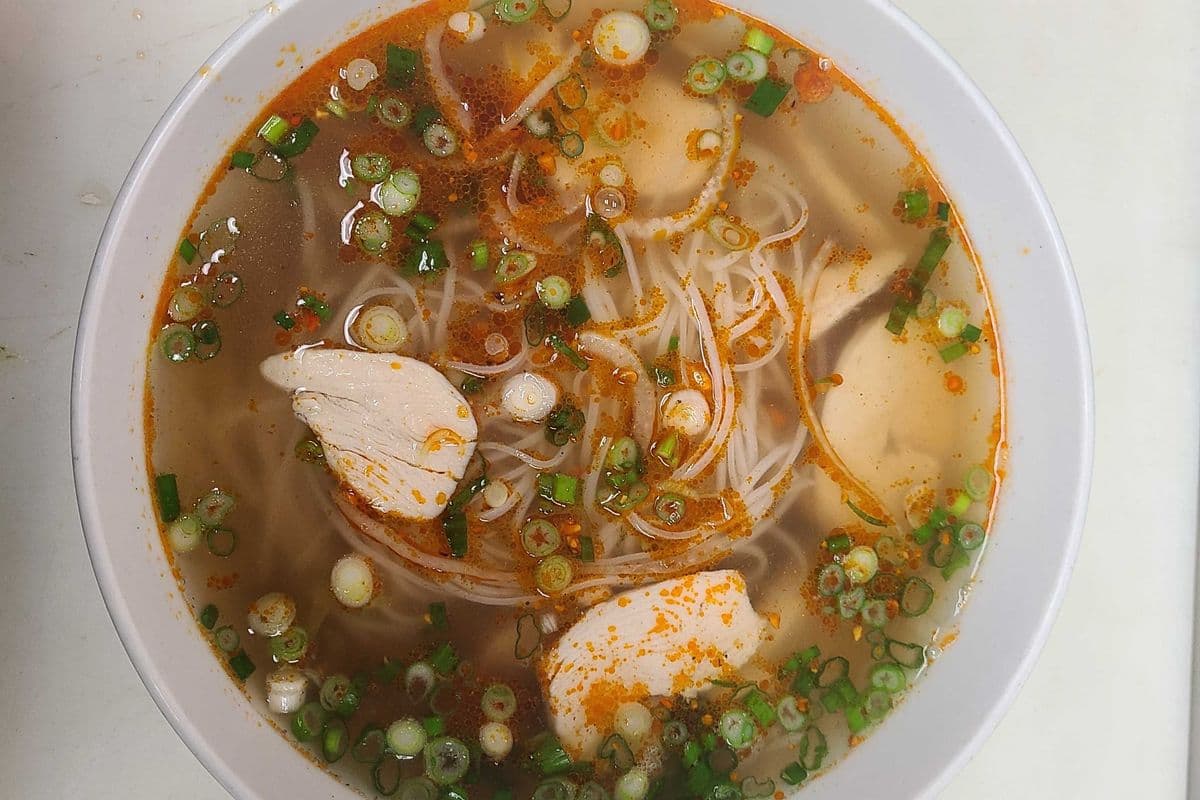 14. Sliced Boiled Chicken Satay or Non-spicy Rice Noodle Soup