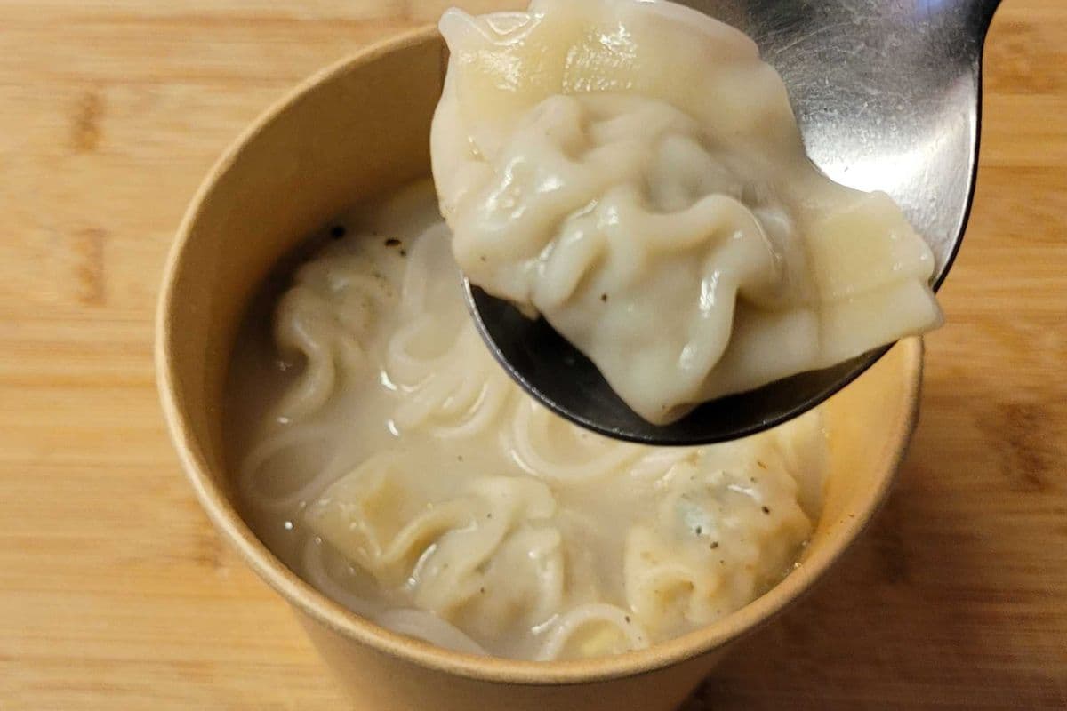 (NEW) Dumpling Noodle soup (20 oz) (350 Cal)