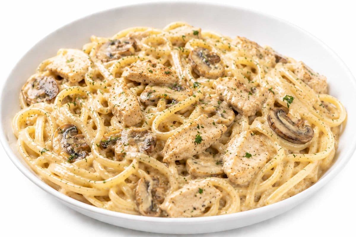 Creamy Chicken & Mushroom Pasta (34oz)