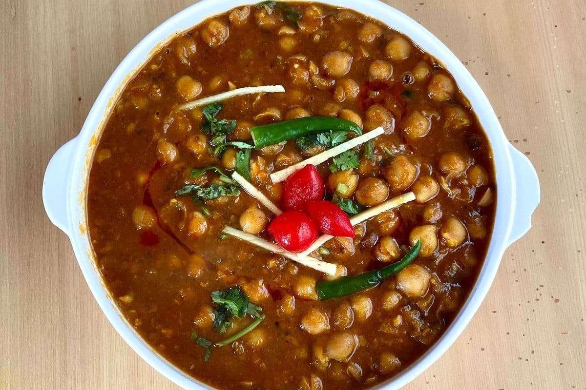 COMBO CHANA MASALA WITH PLAIN BASMATI RICE AND GARLIC NAAN