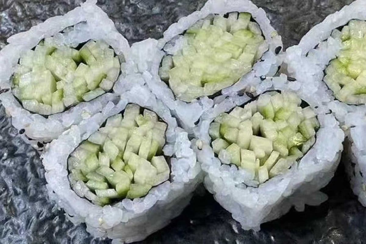 R02. Cucumber Roll ⻘⽠卷