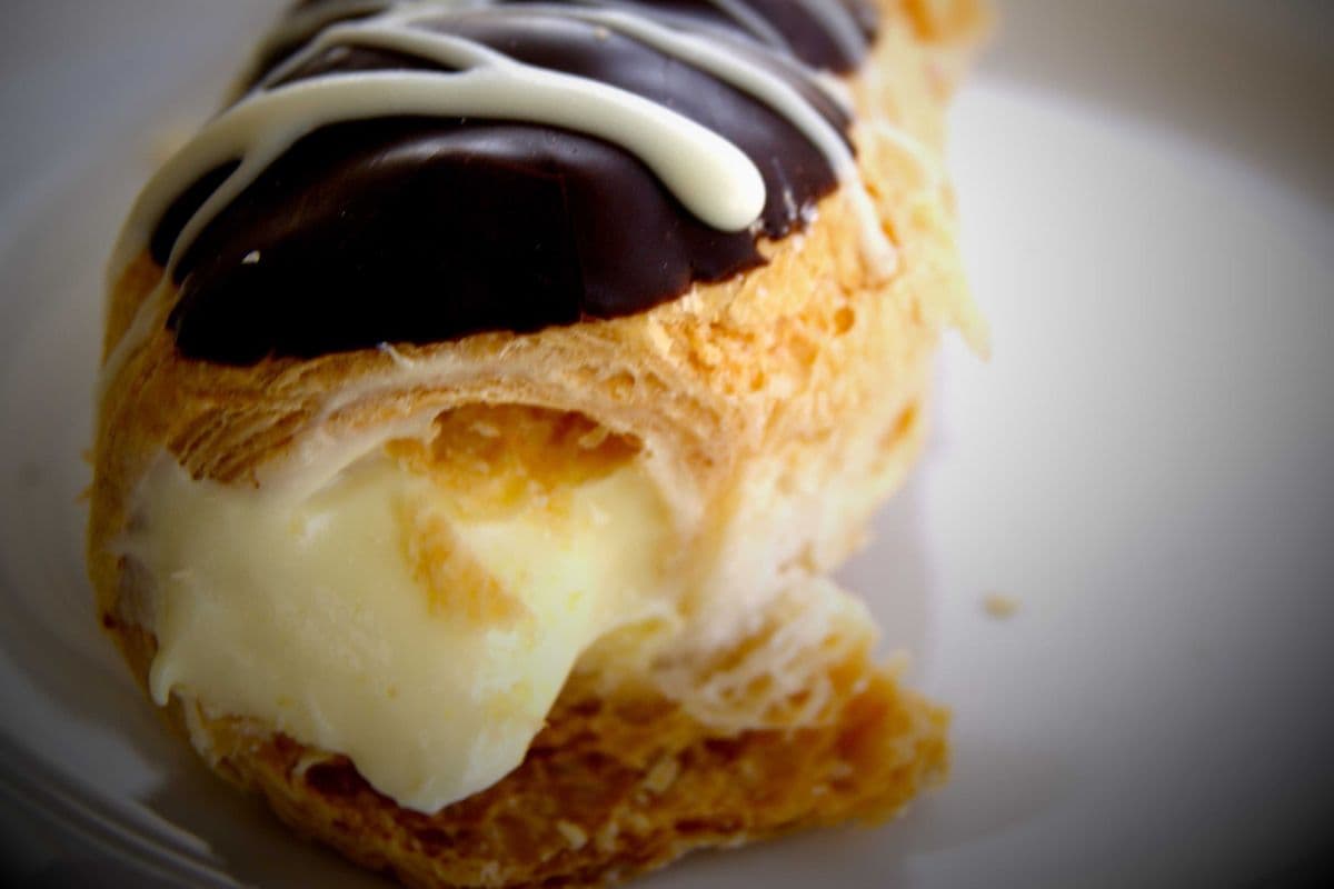 chocolate portuguese canoli